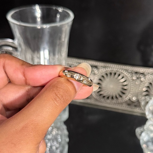 Gold Star Ring - Picture 7 of 7